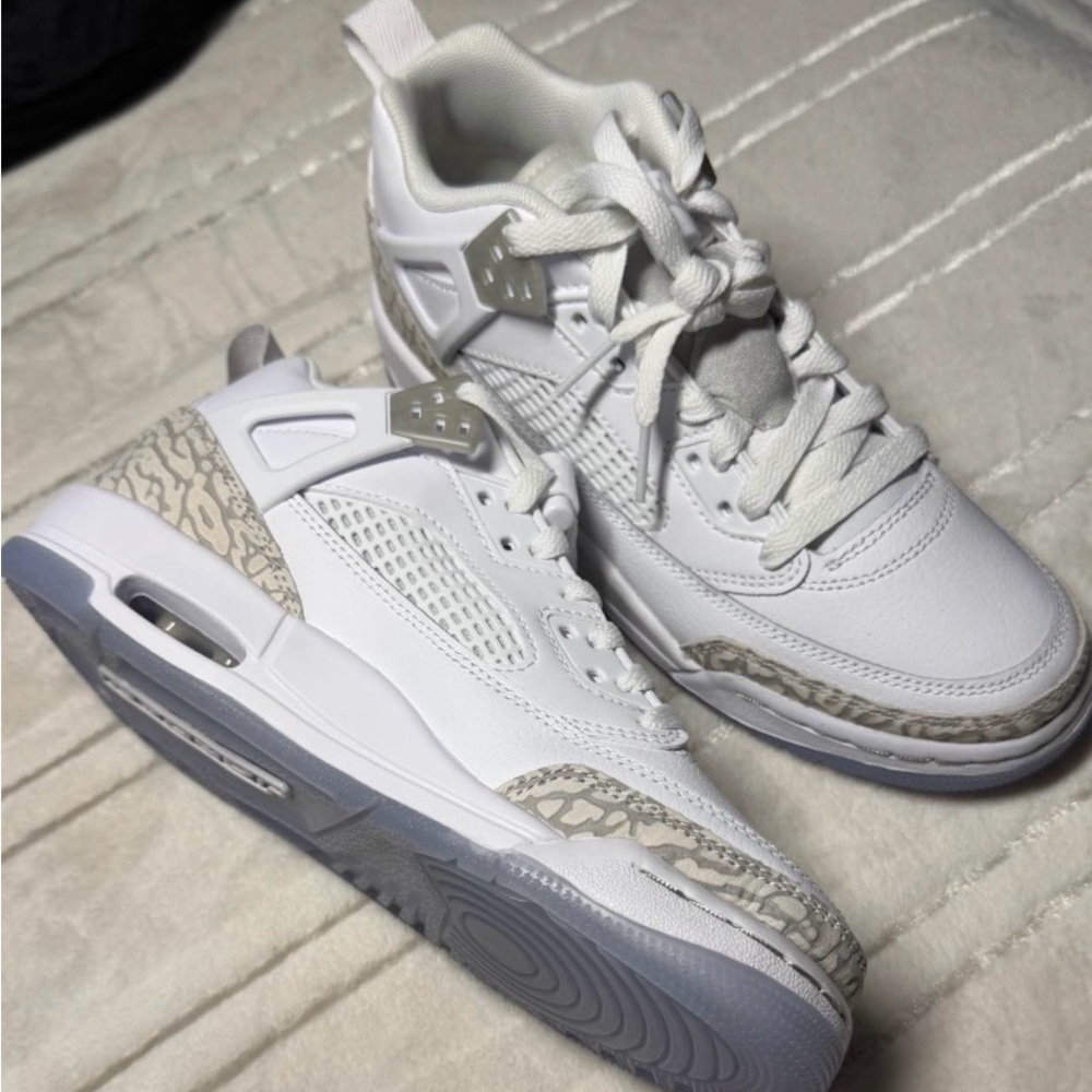 Jordan Spizike Low in White and Gray